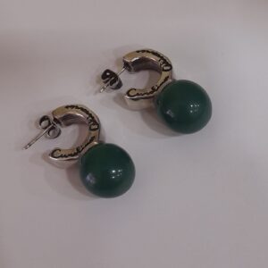 Pendientes cortos.